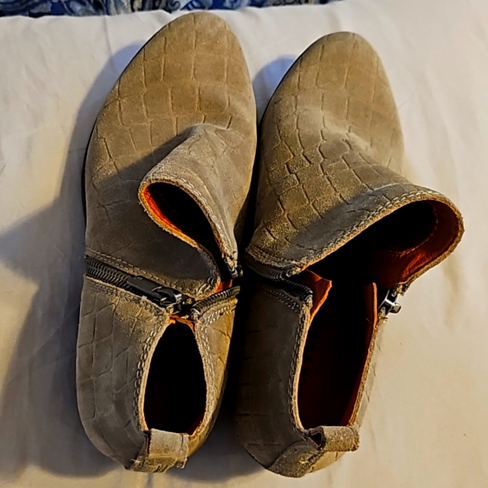 Womens size 6.5 Lucky Brand Booties